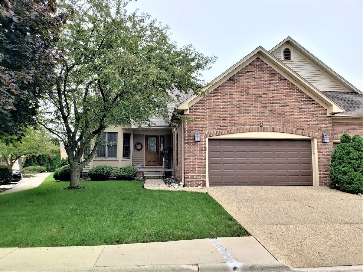Condos & Townhomes Sold Villaminiums Bloomington Illinois, 2 Spruce