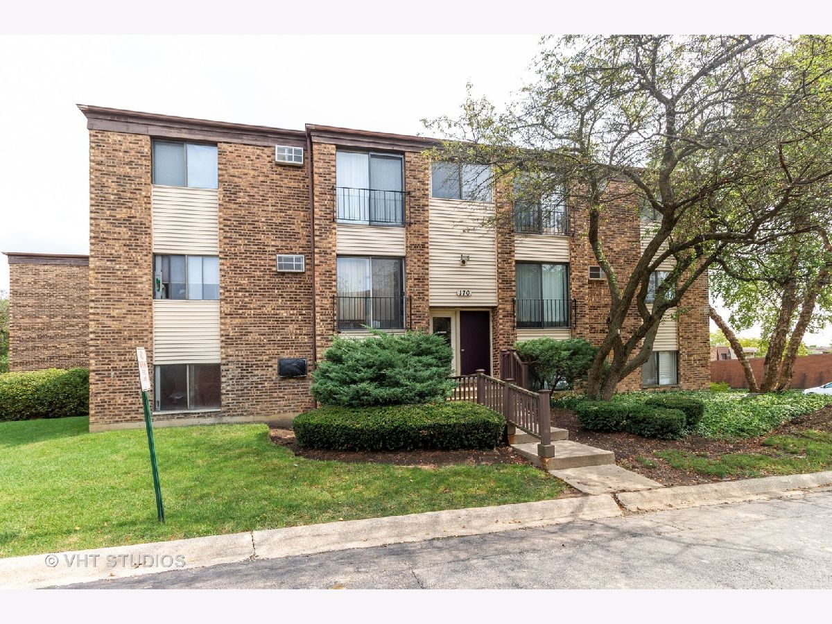 Condominiums Sold Willow Crest Glendale Heights Illinois, 170 Dunteman
