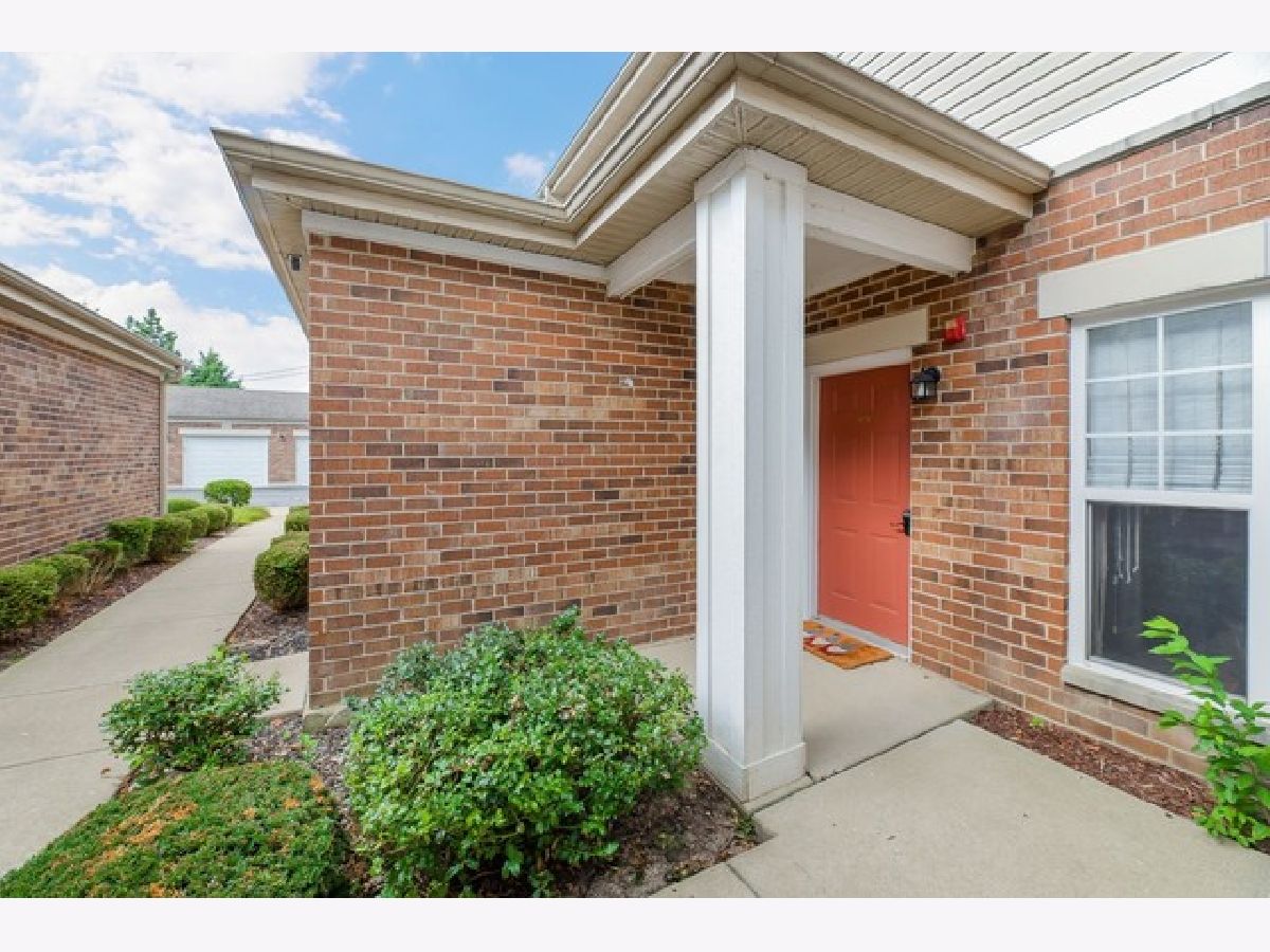 Condos & Townhomes Sold Pine Ridge Club Oswego Illinois, 110 Clubhouse