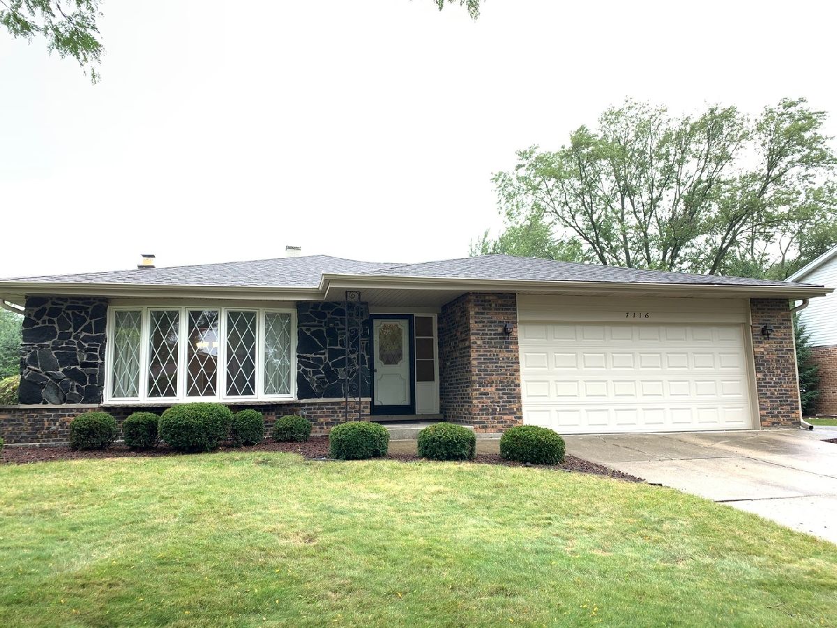 Condominiums & Homes Rented Farmingdale North Downers Grove Illinois, 7116 Blackburn