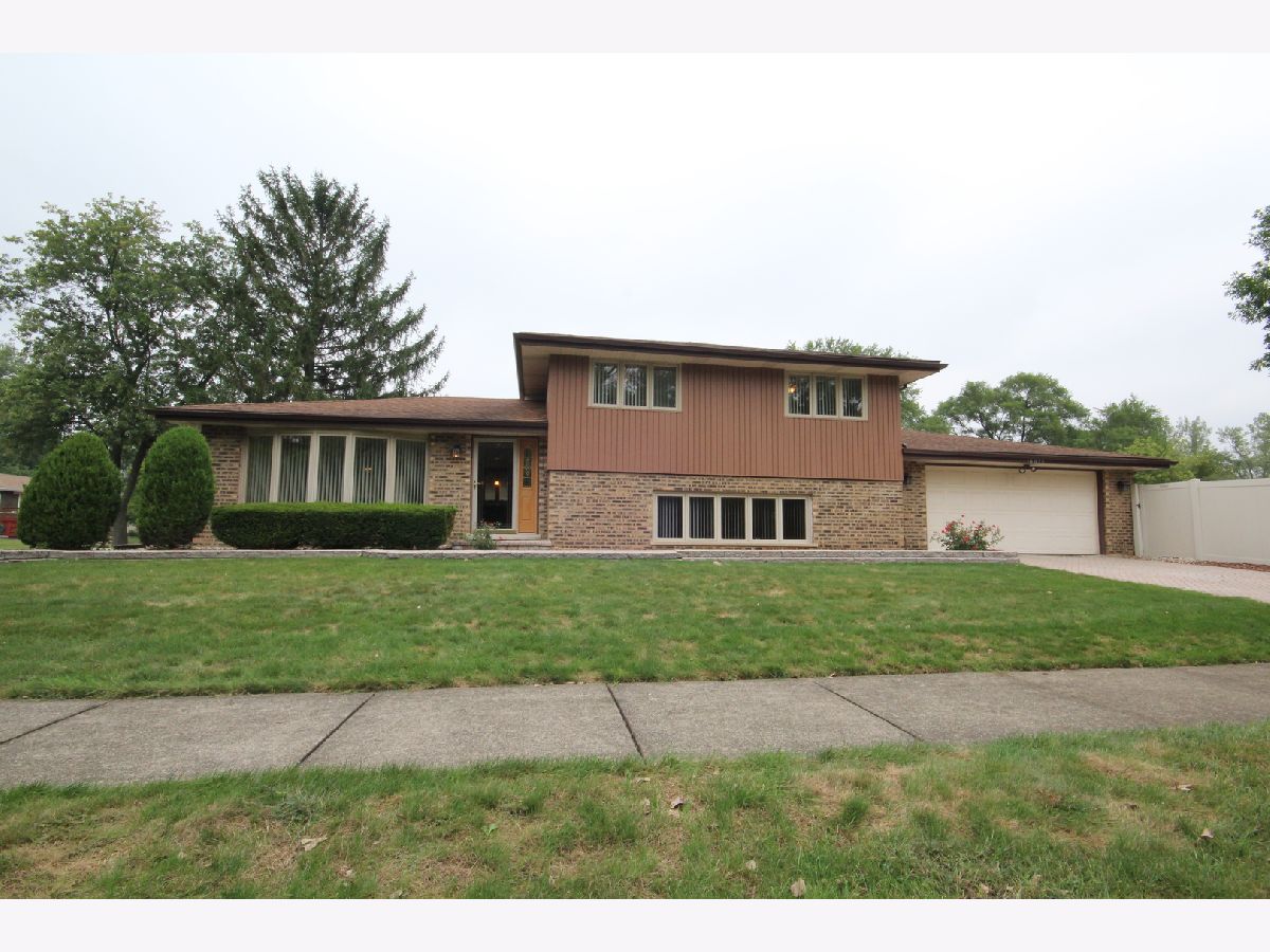 Homes Sold Oakwood Hills Palos Hills Illinois, 10659 Lori