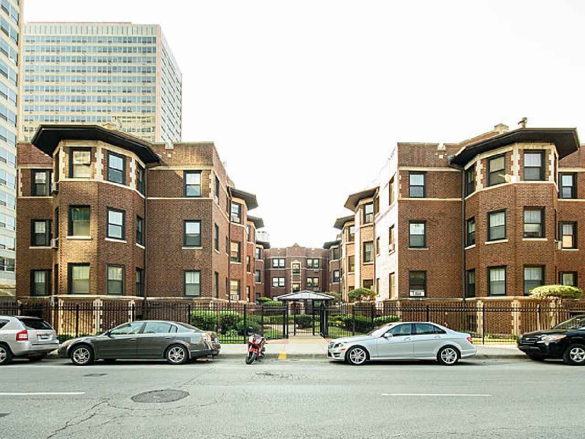 Condominiums Rented Addison Lake Shore Chicago Illinois, 537 Addison