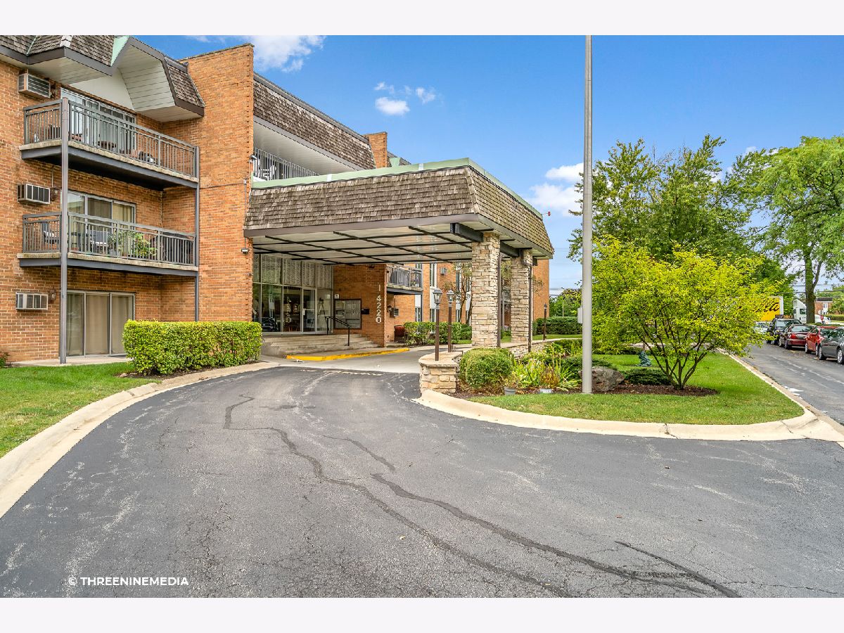 4220 Saratoga Avenue, Downers Grove, Illinois 60515 MLS 10856119