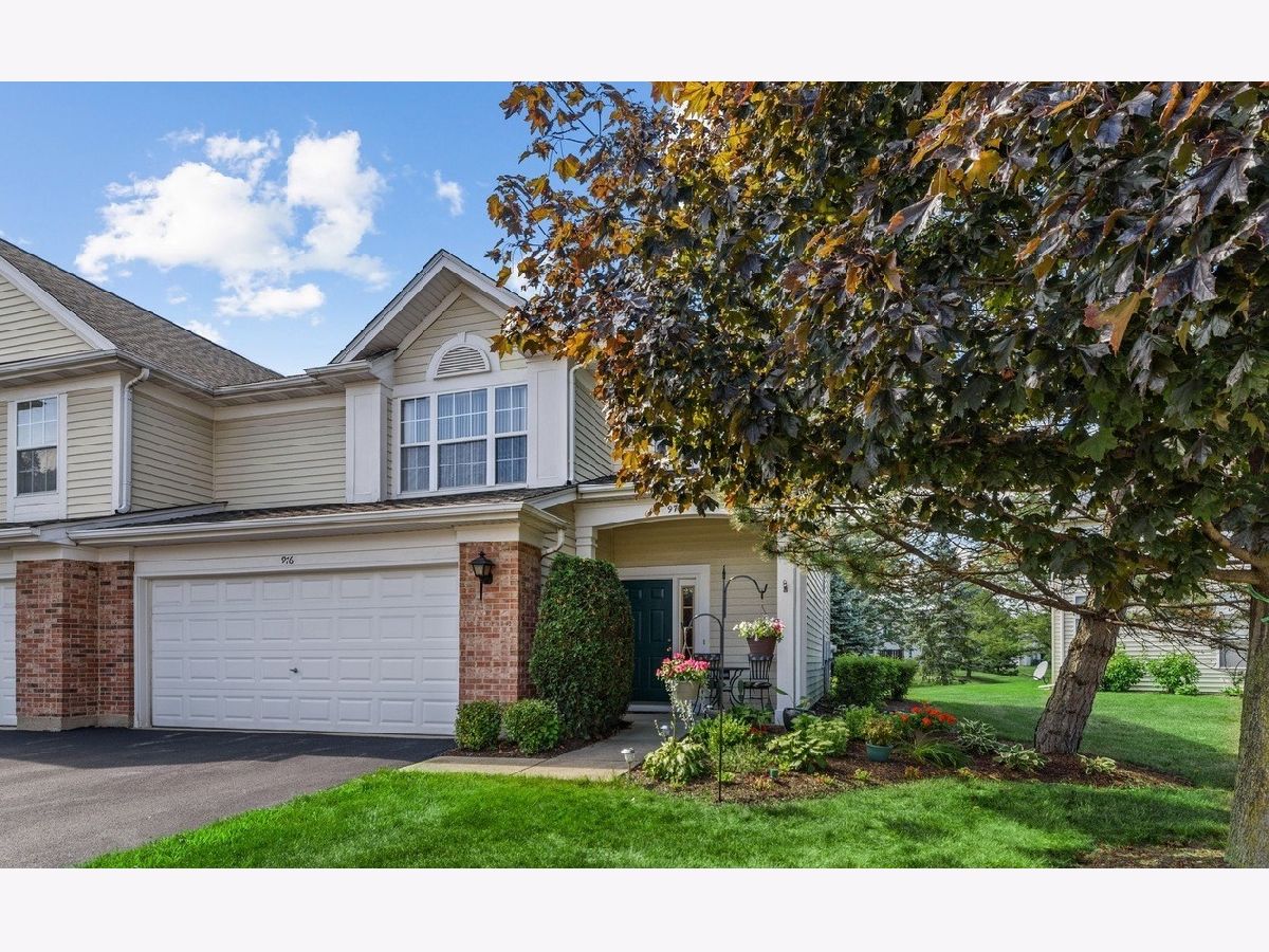 Huntington Chase Elk Grove Village IL, Townhomes & Condos For Sale