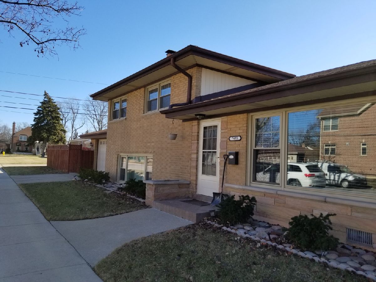 Homes Rented Grennan Heights Niles Illinois, 7455 Monroe