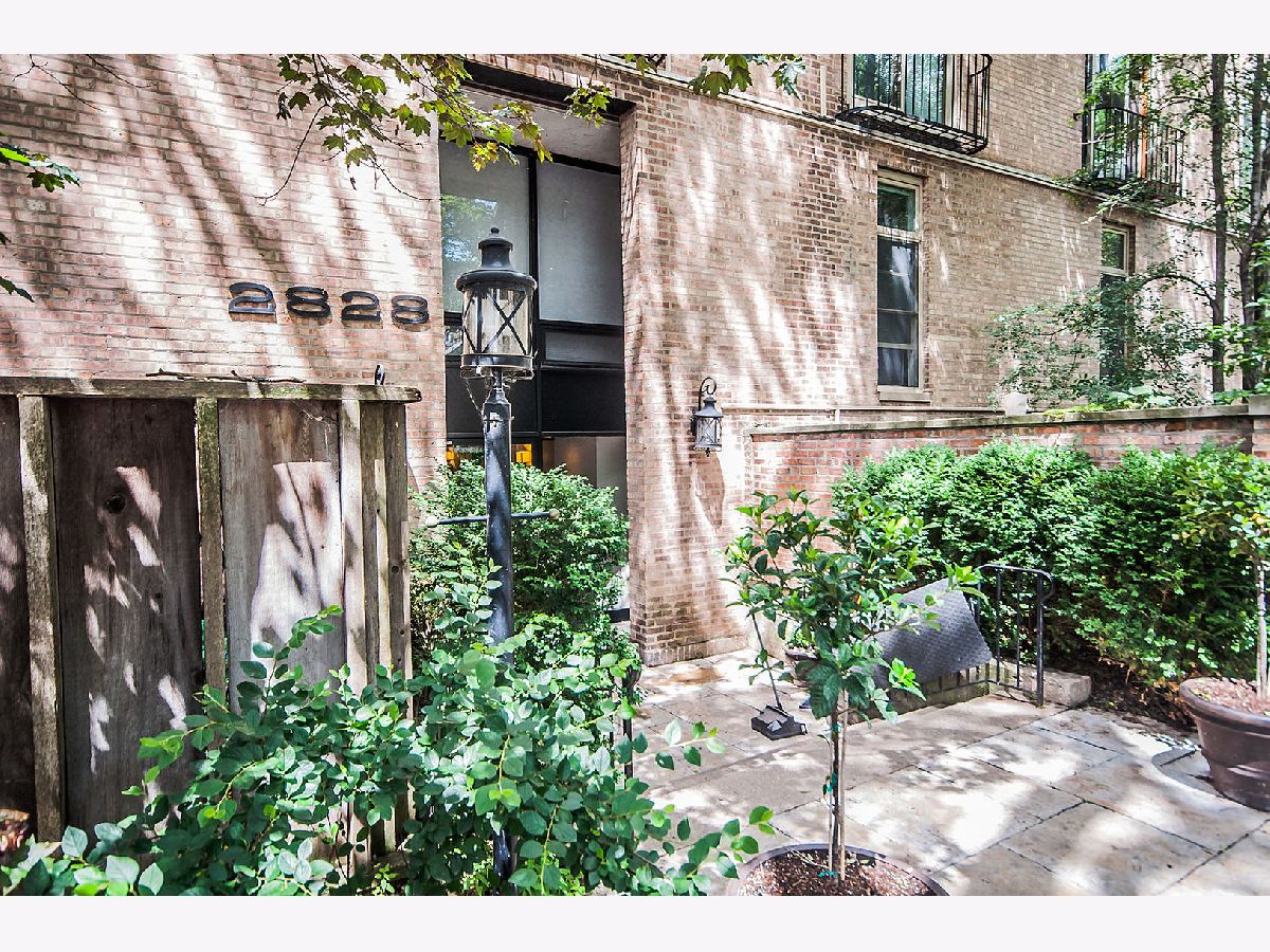 Condos & Townhomes Rented Burling Lofts Chicago Illinois, 2828 Burling