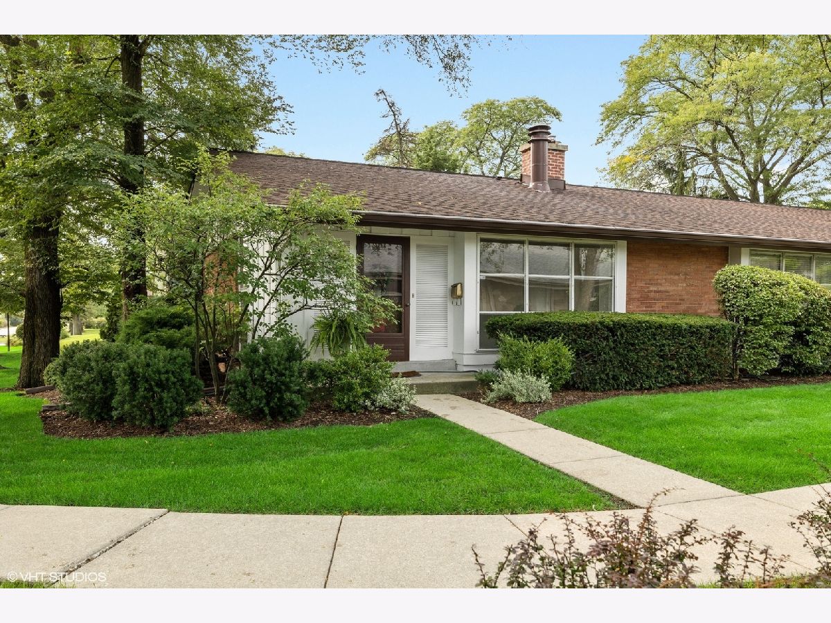 Townhomes Sold Crestwood Village Northfield Illinois, 300 Crestwood Village