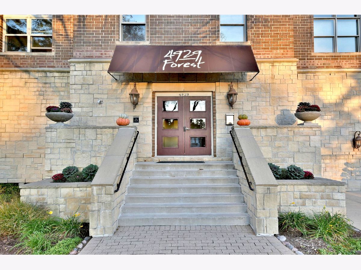 Condominiums & Homes Sold 4929 Forest Downers Grove Illinois, 4929 Forest