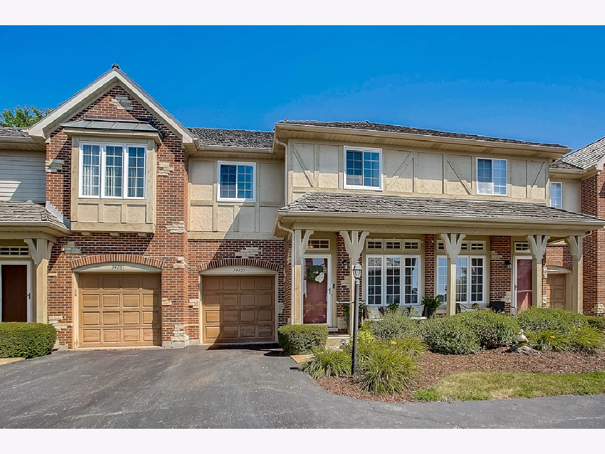 Townhomes Sold Pickwick Commons Gurnee Illinois, 34259 Homestead