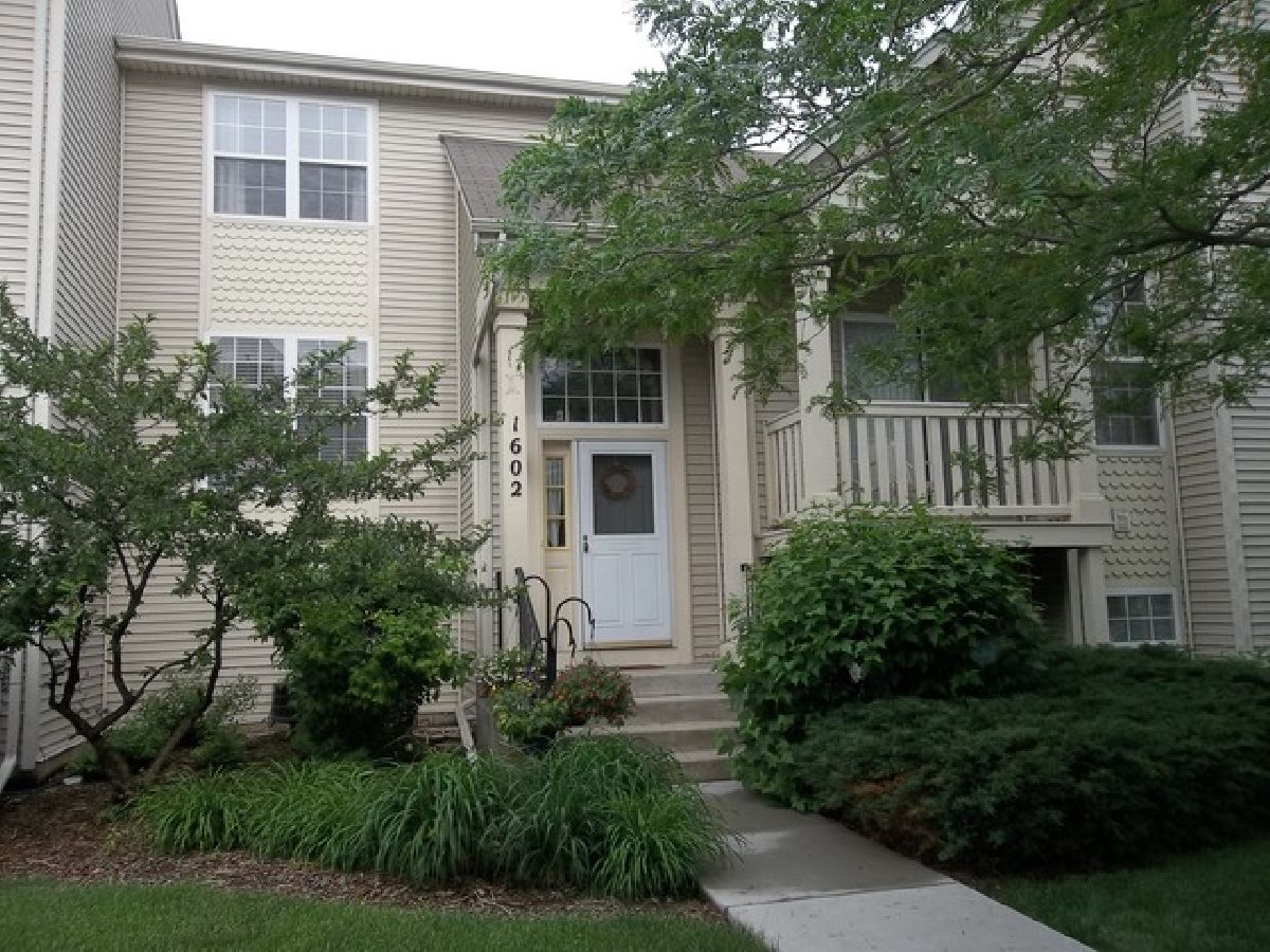 Townhomes & Homes Rented Greystone Gurnee Illinois, 1602 Superior