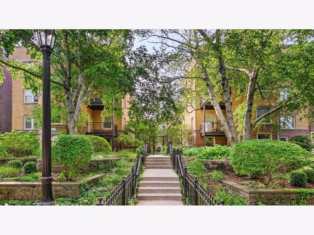 Condominiums Sold Beacon Square Chicago Illinois, 4718.5 Beacon
