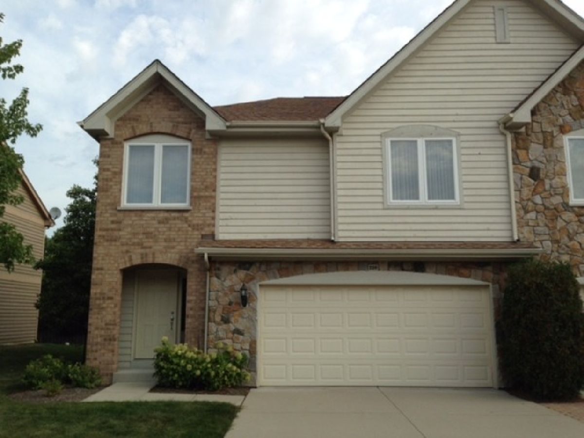 Townhomes Rented Noah's Landing Buffalo Grove Illinois, 220 Taylor