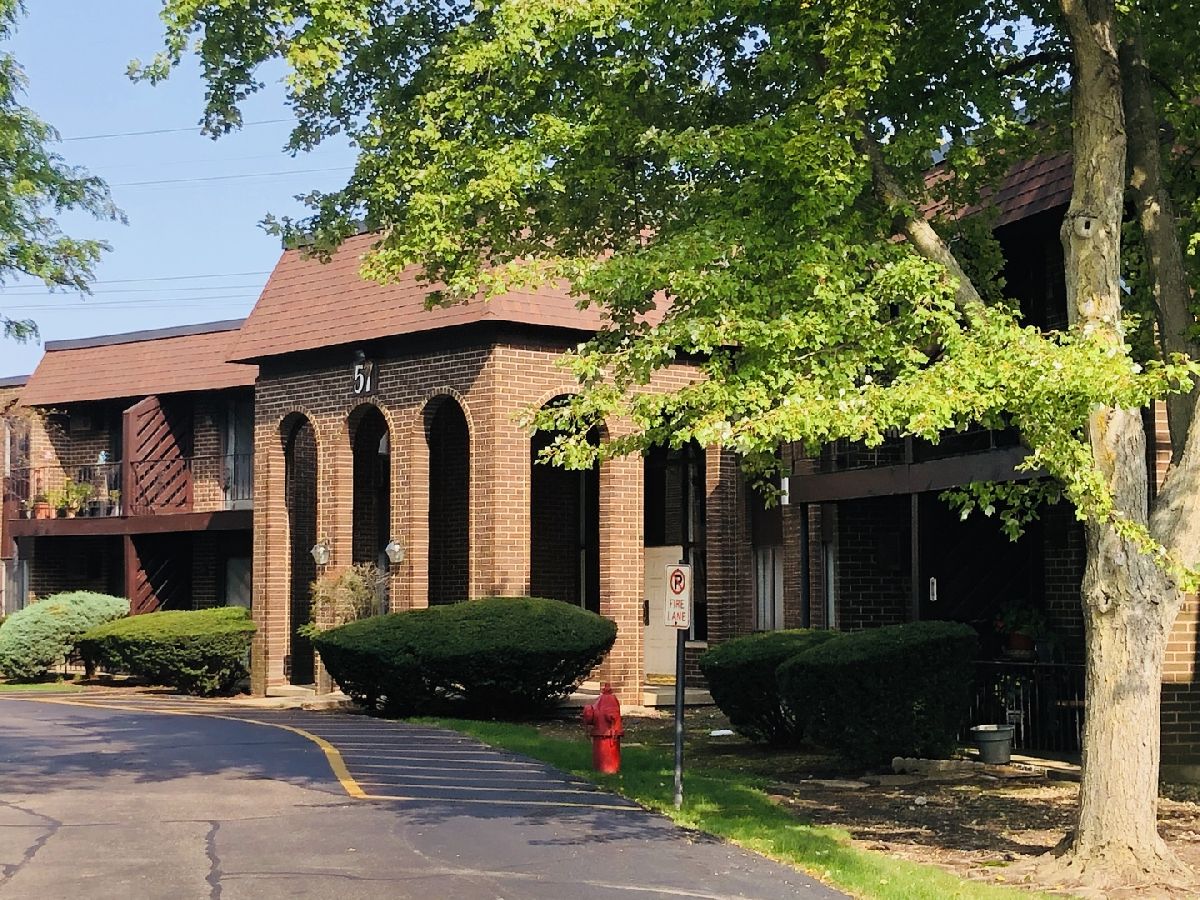 Condominiums Rented Washington Court Mundelein Illinois, 57 Washington
