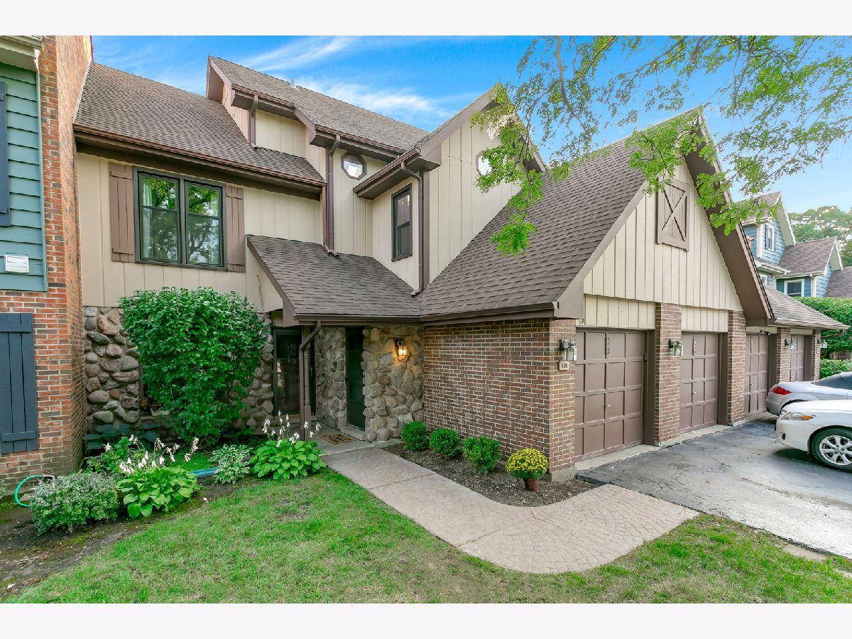 Townhomes & Condos Sold Beck Lake Des Plaines Illinois, 804 Country