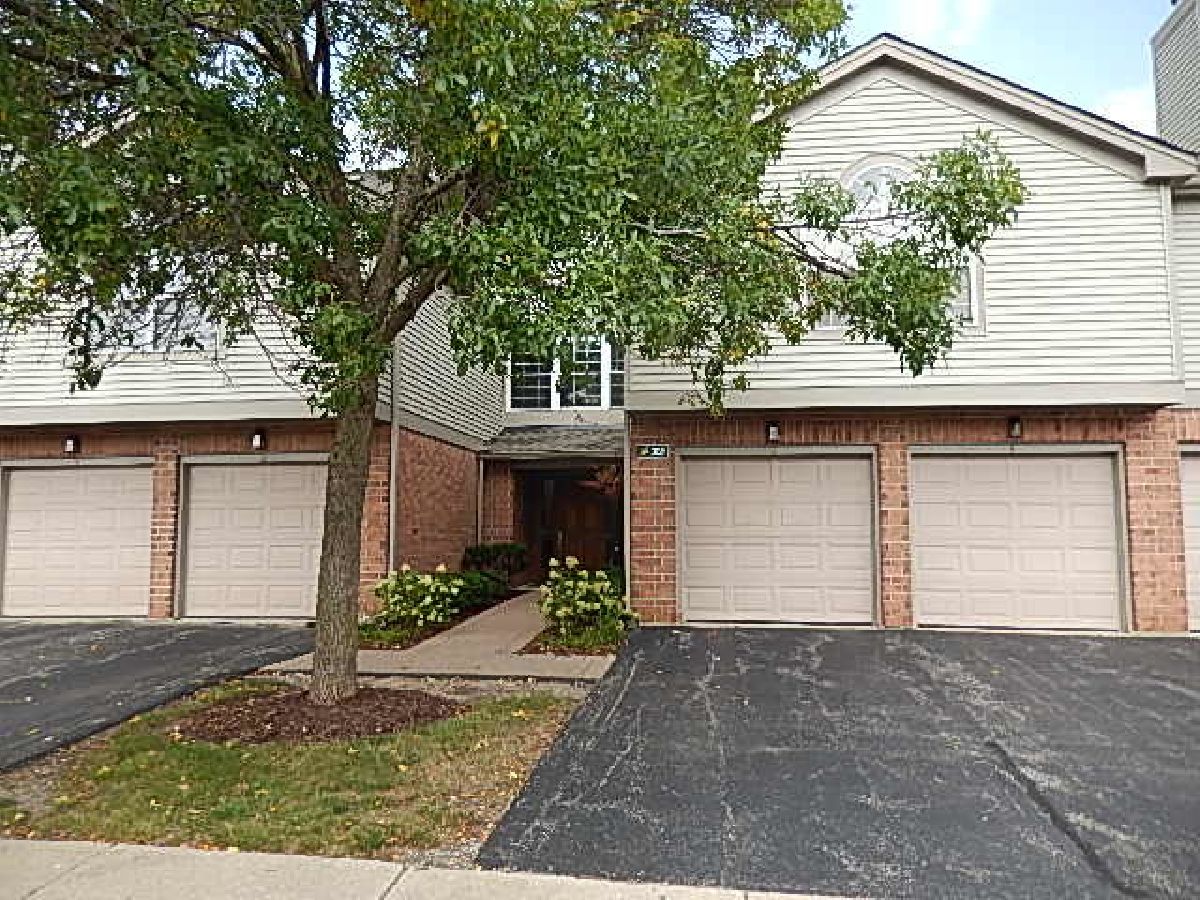 Condos & Townhomes Rented 12 Oaks At Schaumburg Schaumburg Illinois, 2 Kristin