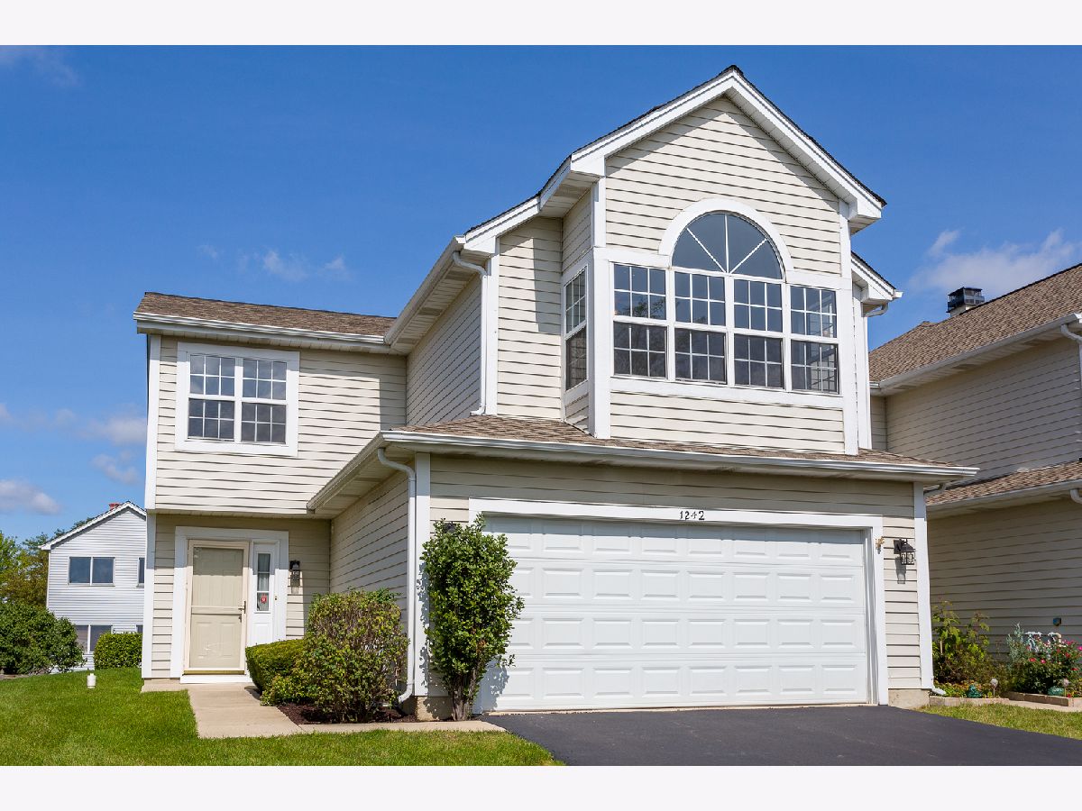 Homes & Townhomes Rented Country Place Bartlett Illinois, 1242 Dunamon