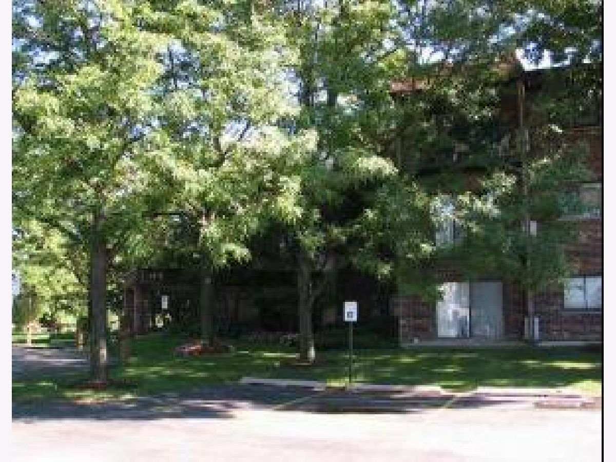 Condominiums Sold Glencove Estates Glenview Illinois, 1112 Castilian