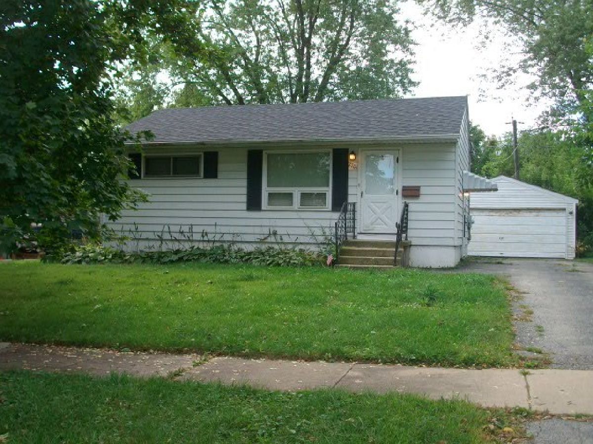 Homes Rented Lake County Gardens Waukegan Illinois, 2701 Iroquois