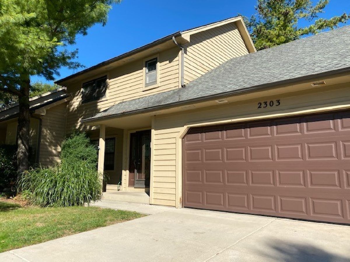 Homes & Townhomes & Condos Rented Highland Springs Elgin Illinois, 2303 Robin