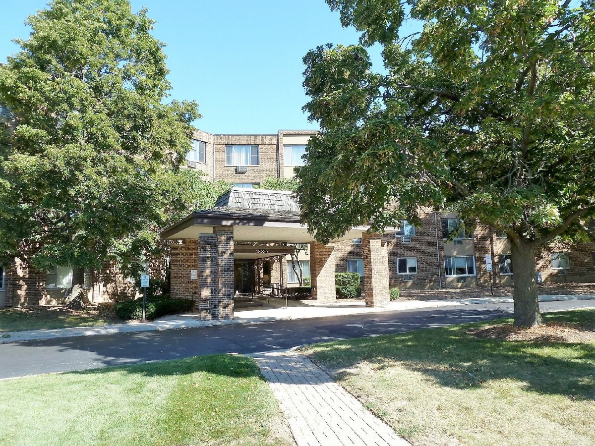 Moon Lake Village Hoffman Estates IL, Condos & Townhomes & Homes For