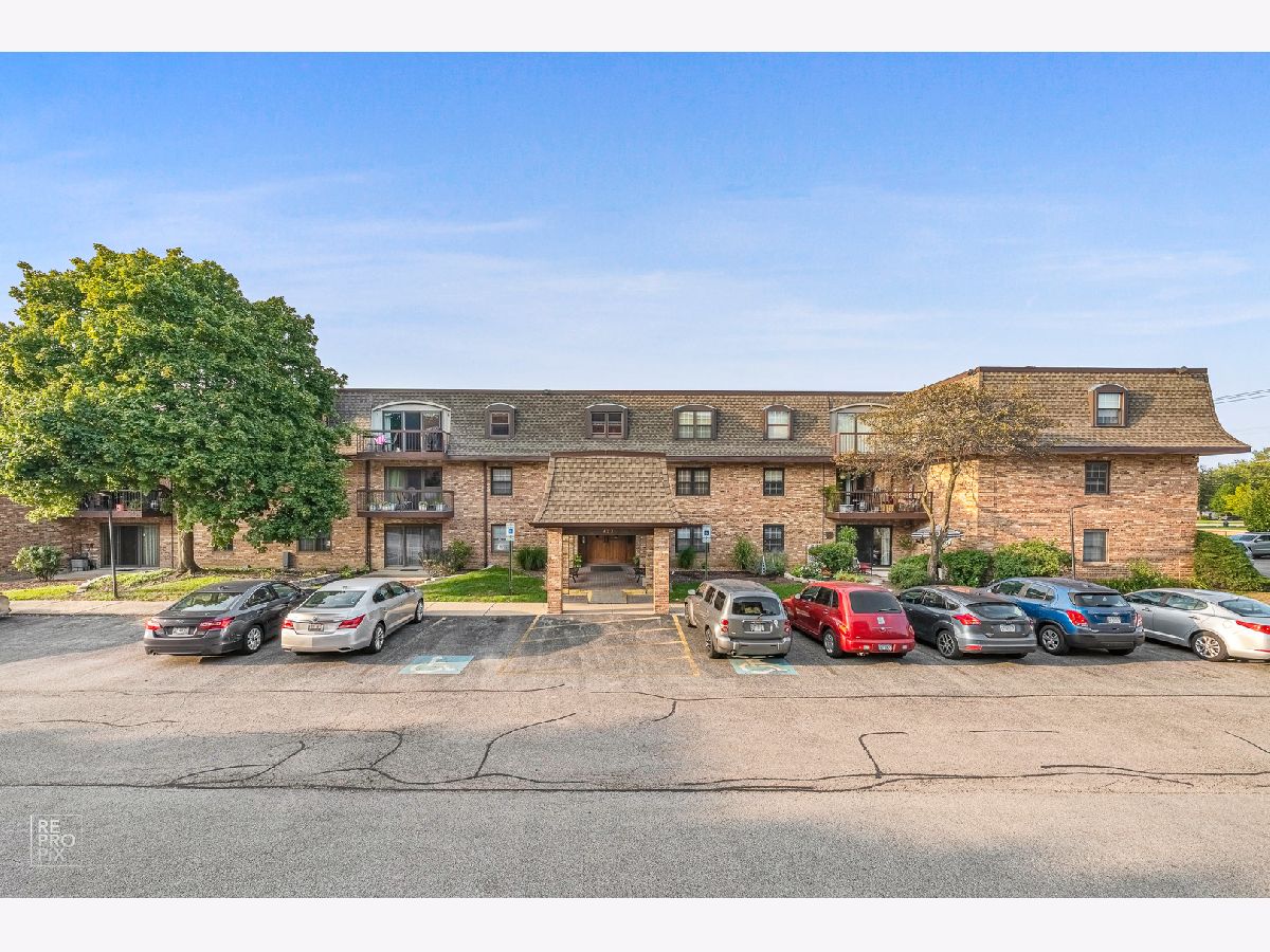 Condominiums Sold Parkwood Westmont Illinois, 475 Cass