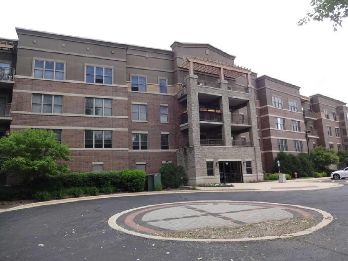 Condominiums Rented Medinah On The Lake Bloomingdale Illinois, 105 Lakeview