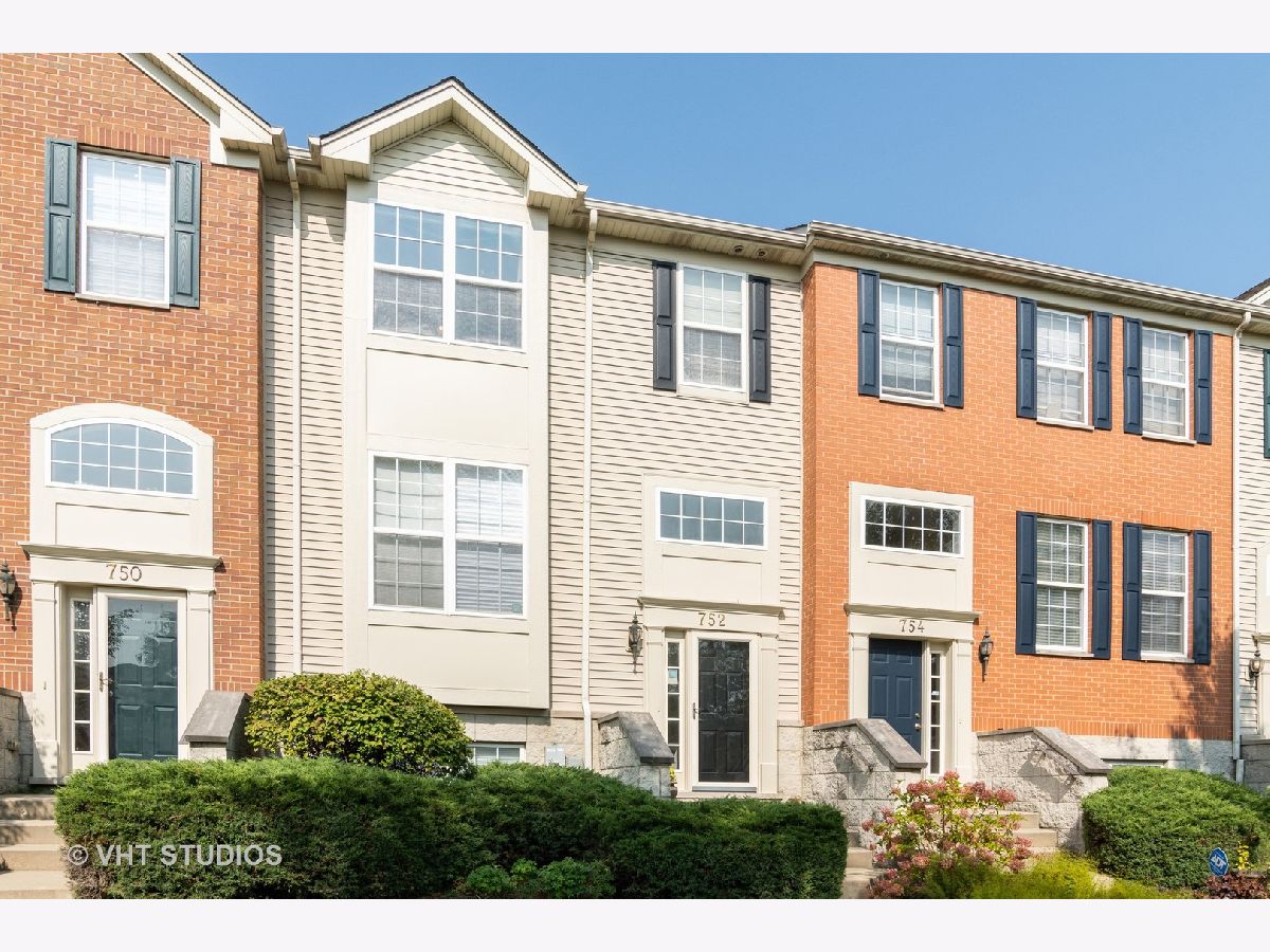  Sold Bartlett Illinois, 752 Thornbury