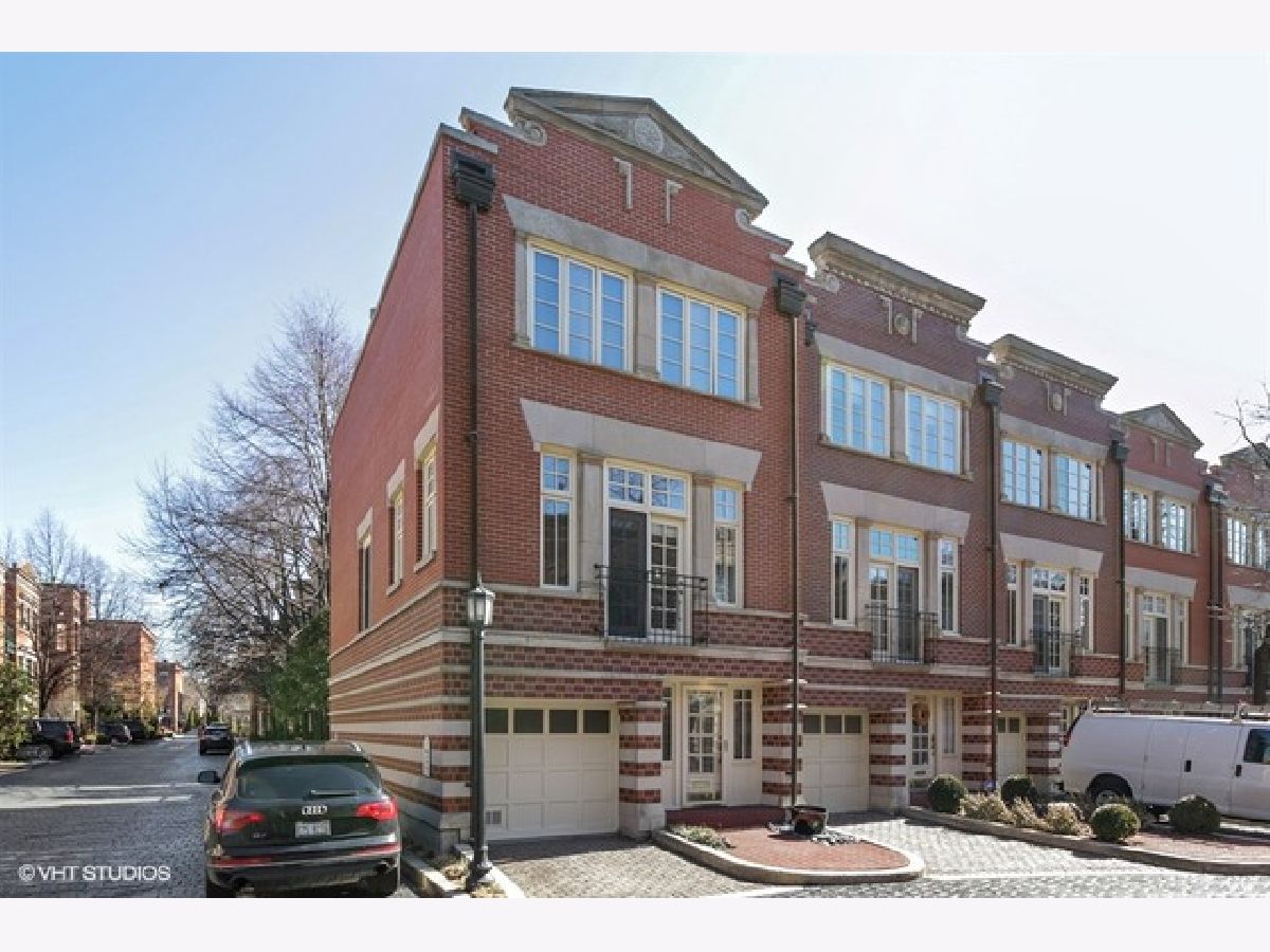 Townhomes & Condos & Homes Rented Embassy Club Chicago Illinois, 2611 Greenview