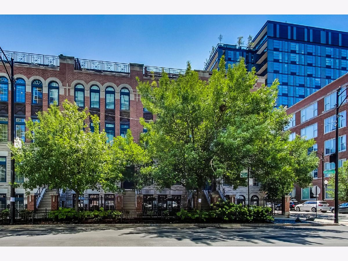 Townhomes & Condos Rented Tuxedo Park Chicago Illinois, 367 Superior