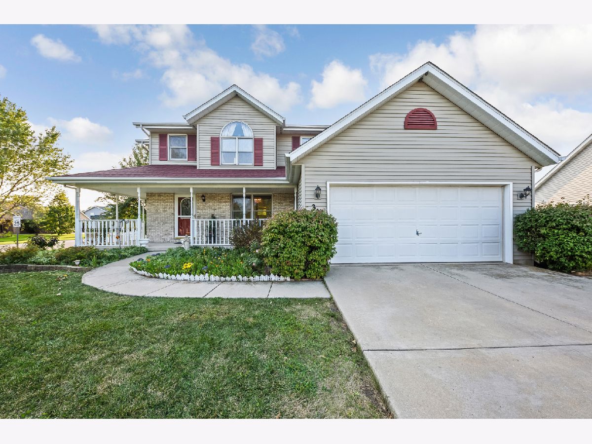 Homes & Condos & Townhomes Sold Meadows Minooka Illinois, 301 Chippewa