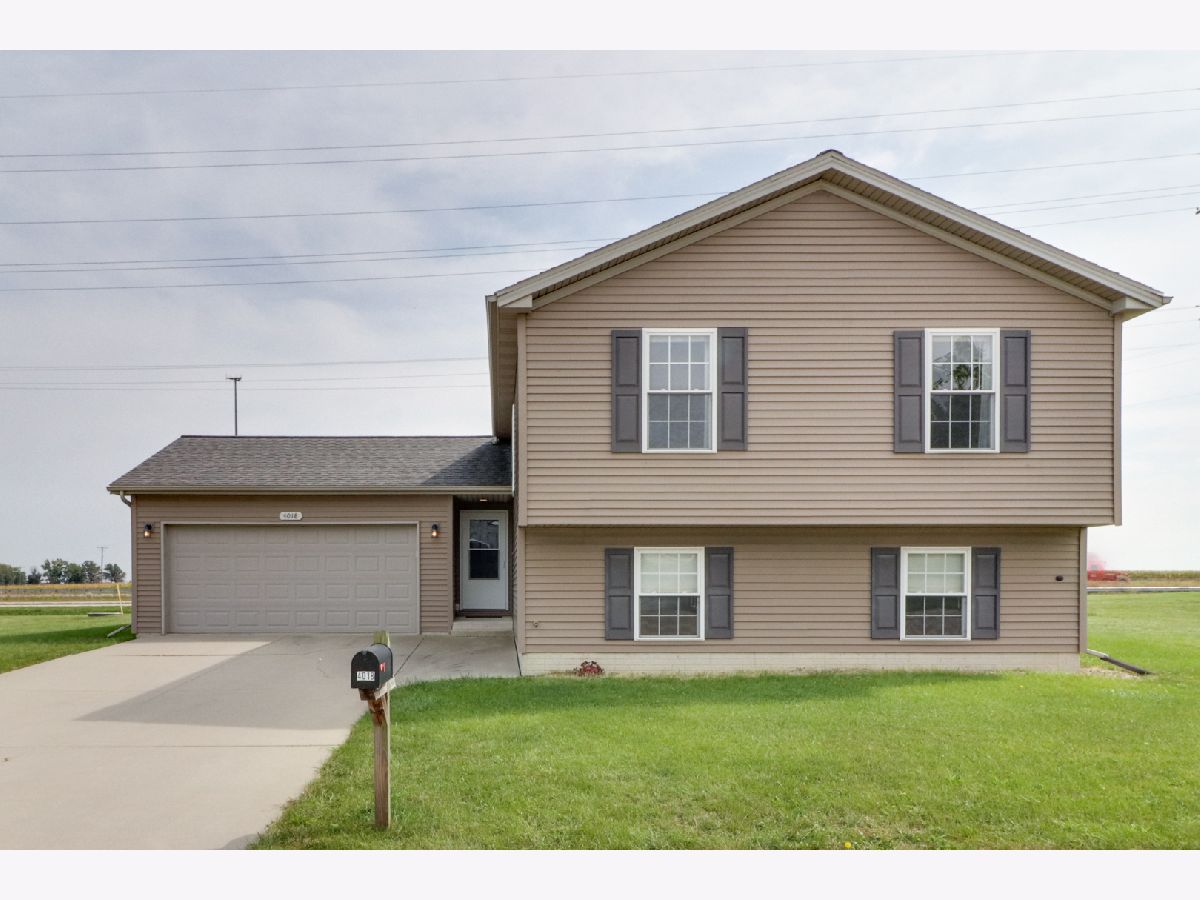 Homes & Condos & Townhomes Sold Beich Place Bloomington Illinois, 4018 Bluebell