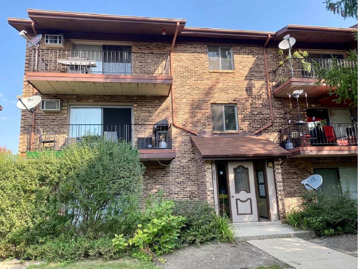 Condominiums Rented Waterbury Woodridge Illinois, 2509 Spring