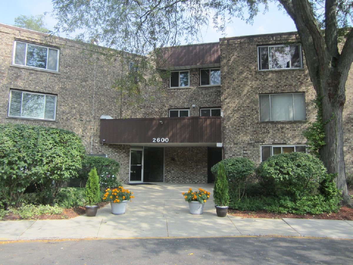Condominiums Rented Brookwood Rolling Meadows Illinois, 2600 Brookwood Way