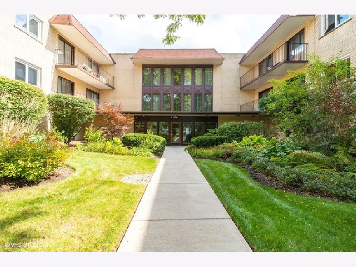 Condominiums Sold Devonshire Terrace Skokie Illinois, 9801 Gross Point