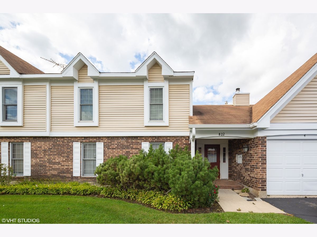 Condominiums Sold Chasefield Crossing Crystal Lake Illinois, 822 Chasefield