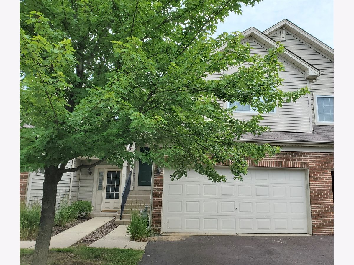 Townhomes Sold Abington Woods Aurora Illinois, 375 Abington Woods