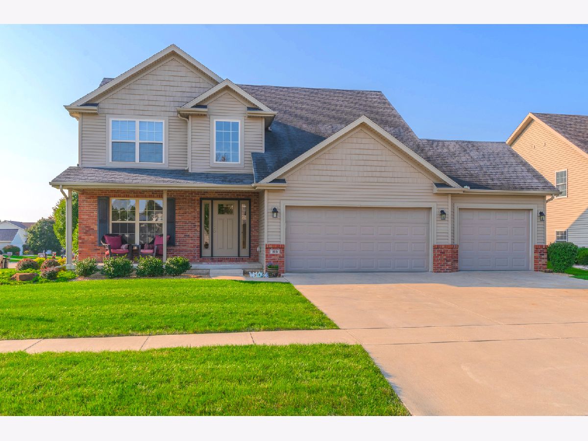 Homes & Condos & Townhomes Sold Collie Ridge Normal Illinois, 905 Dresser