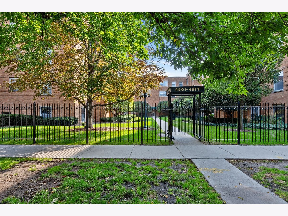 Condominiums Sold Wolcott Village Chicago Illinois, 4909 Wolcott