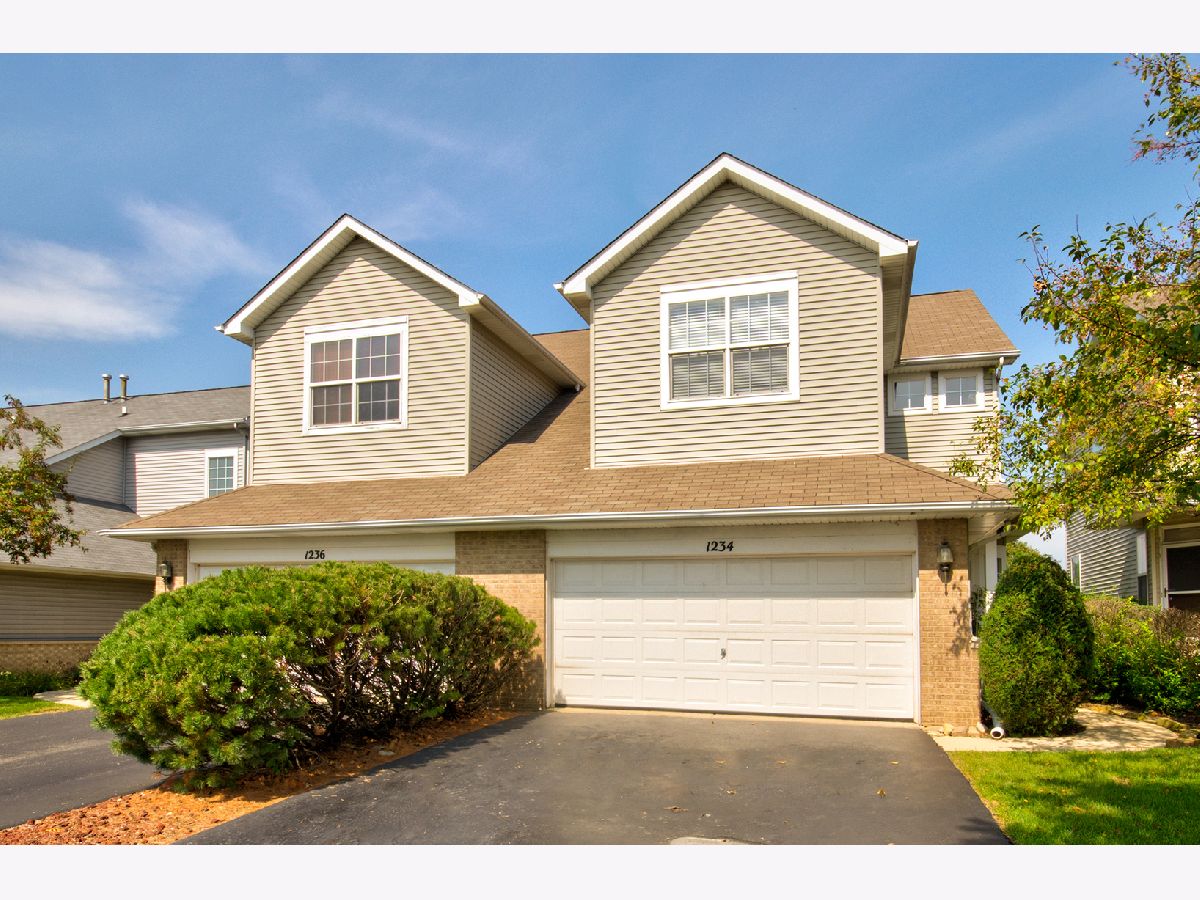 Townhomes & Homes Rented Marquette Landing Romeoville Illinois, 1234 Le Moyne