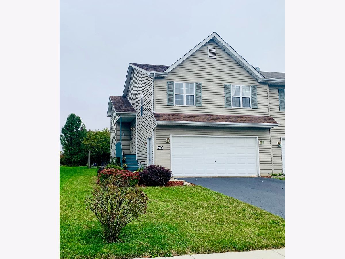 Condos & Townhomes & Homes Sold Prairie Terrace Woodstock Illinois, 714 Carlisle