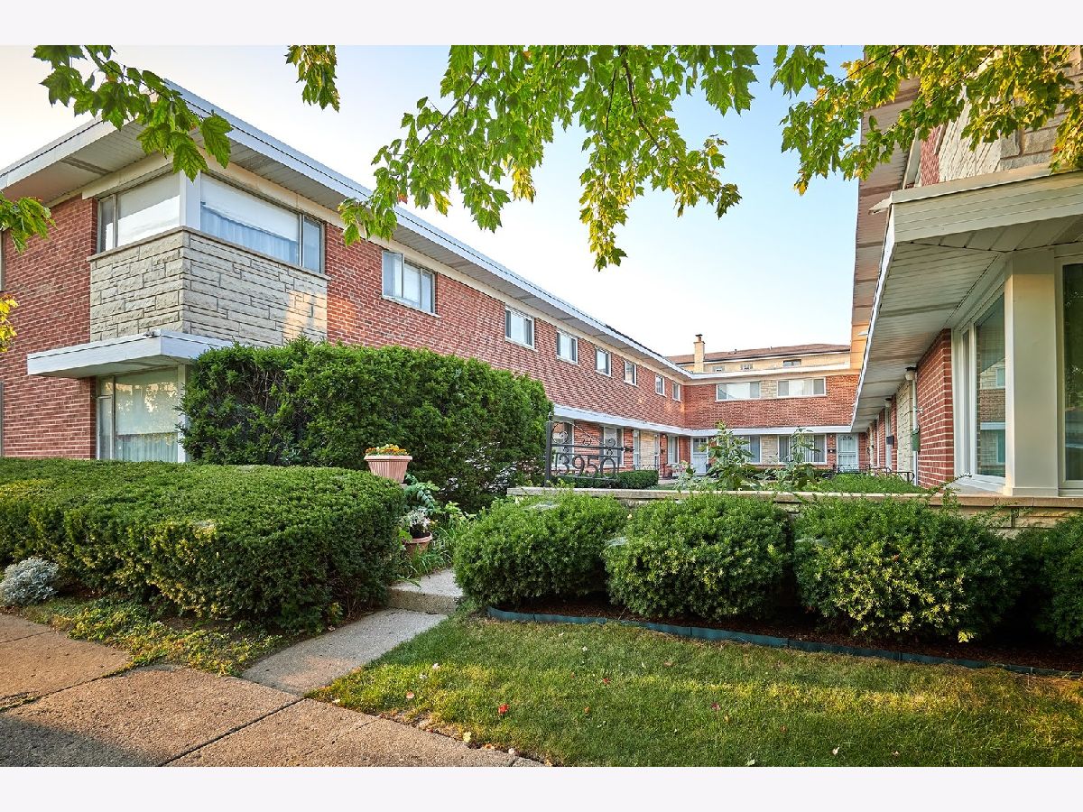 3950 Glenlake Avenue, Chicago, Illinois 60659 MLS 10886057 WinterCohen