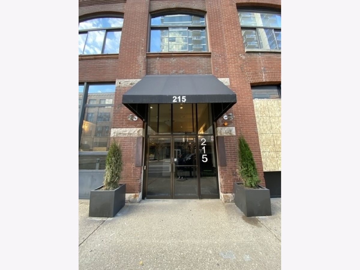 Condos & Townhomes Rented Anchor Lofts Chicago Illinois, 215 Illinois