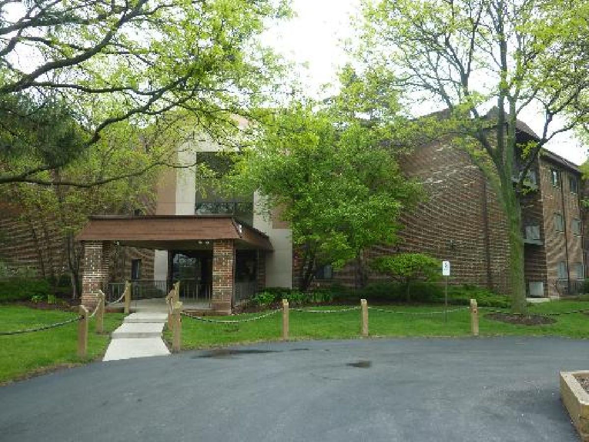 Condominiums Rented Castilian Court Glenview Illinois, 1112 Castilian