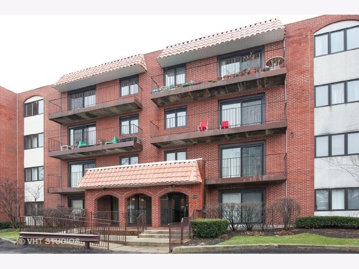 Condominiums Rented Spanish Courts Highland Park Illinois, 2086 St Johns