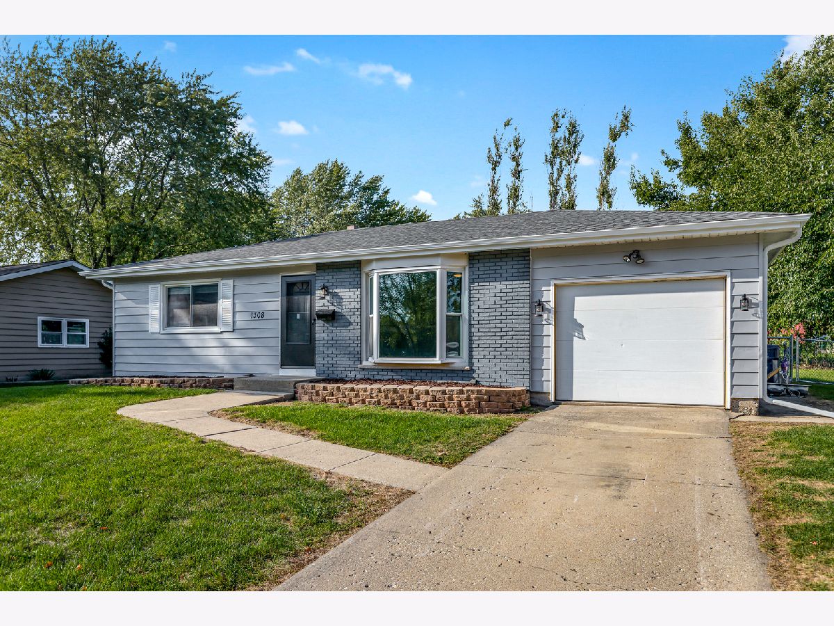 Homes & Condos & Townhomes Sold Country Aire Elgin Illinois, 1308 Royal