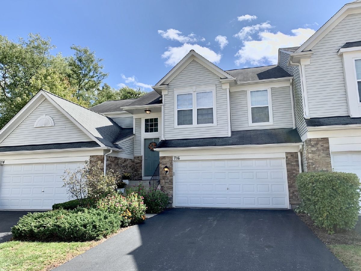 Townhomes Sold Lakeside Pointe Crystal Lake Illinois, 716 Pointe
