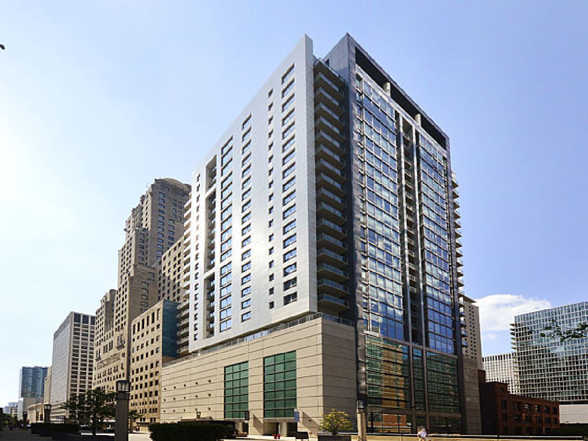 Condominiums Rented Avenue East Chicago Illinois, 160 Illinois