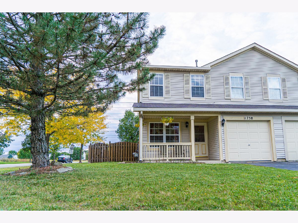 Townhomes & Homes Rented Lakewood Falls Club Romeoville Illinois, 1758 Raleigh