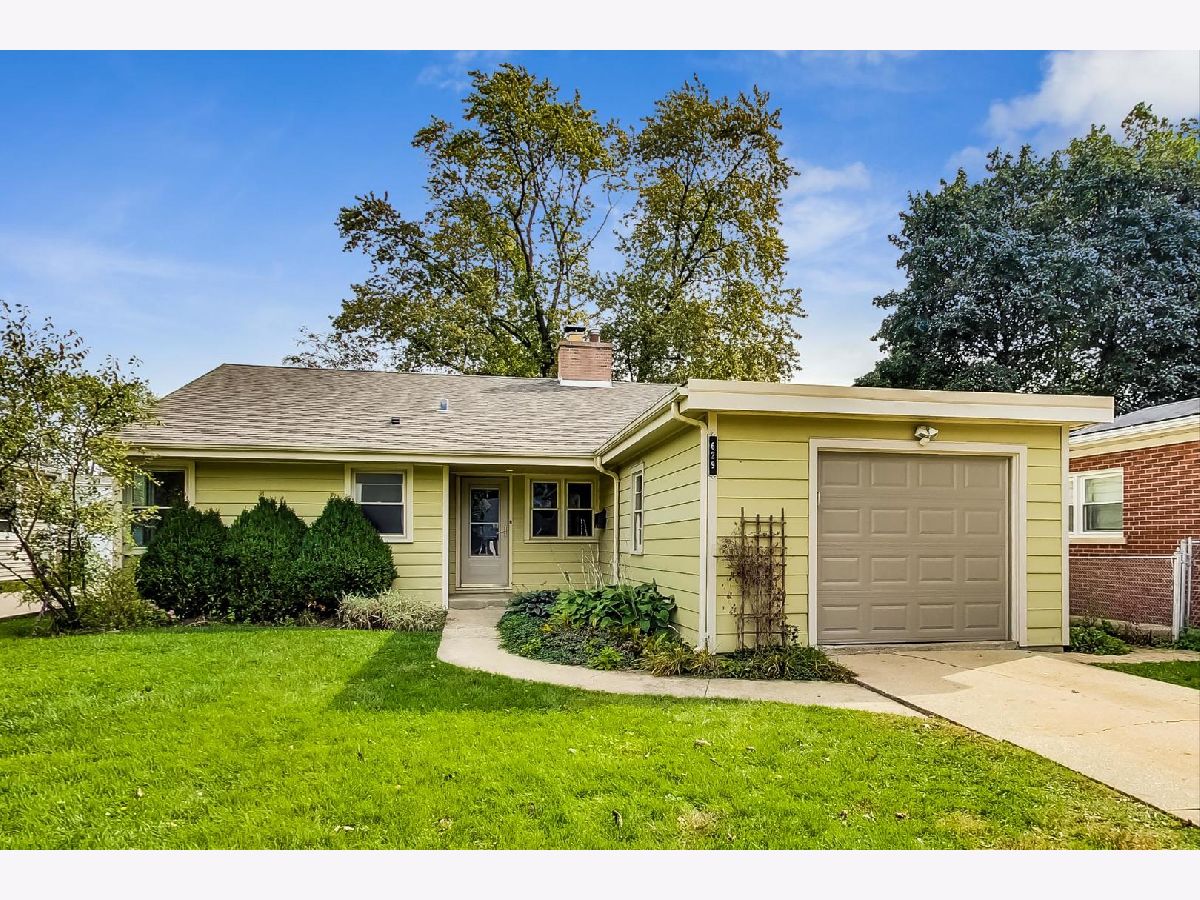 Homes & Condos & Townhomes Rented Pioneer Park Arlington Heights Illinois, 629 Vail