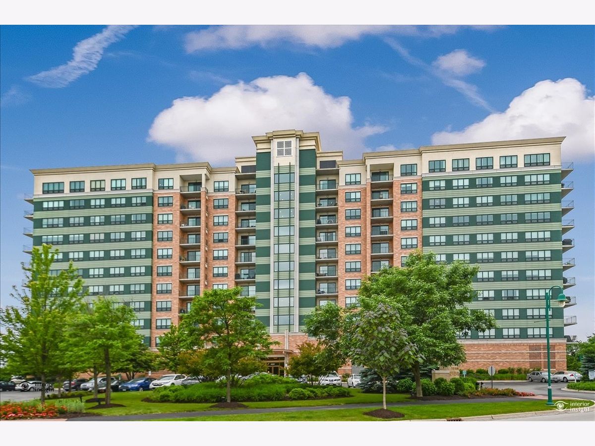 Seven Bridges Woodridge IL, Homes & Condos & Townhomes For Sale & For